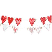 Wooden Heart Garland with pegs. 2 colours