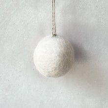 Load image into Gallery viewer, Small felt Bauble